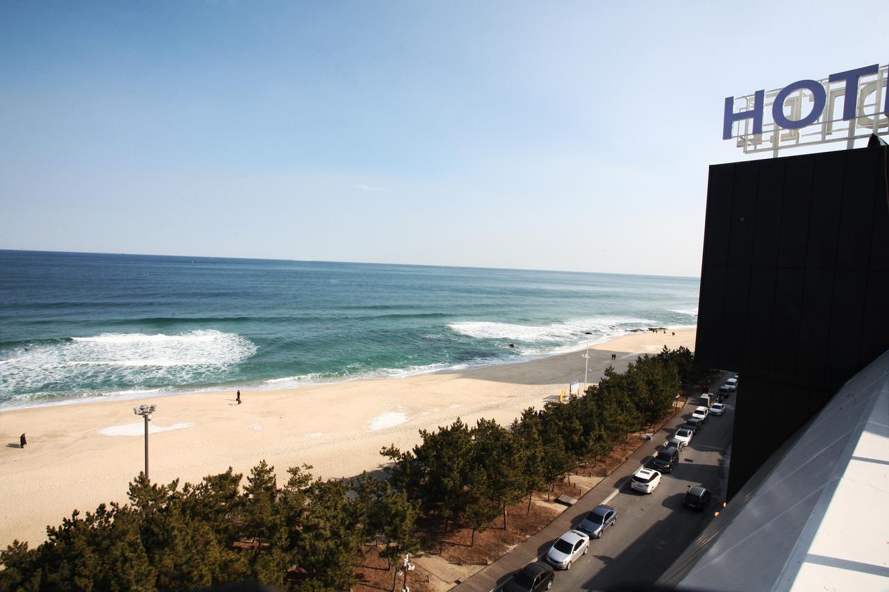 Hotel R Gangneung Bagian luar foto