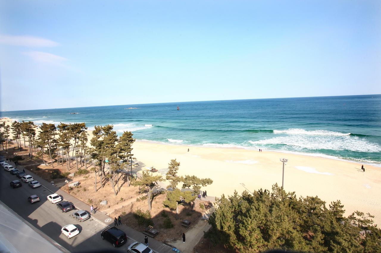 Hotel R Gangneung Bagian luar foto