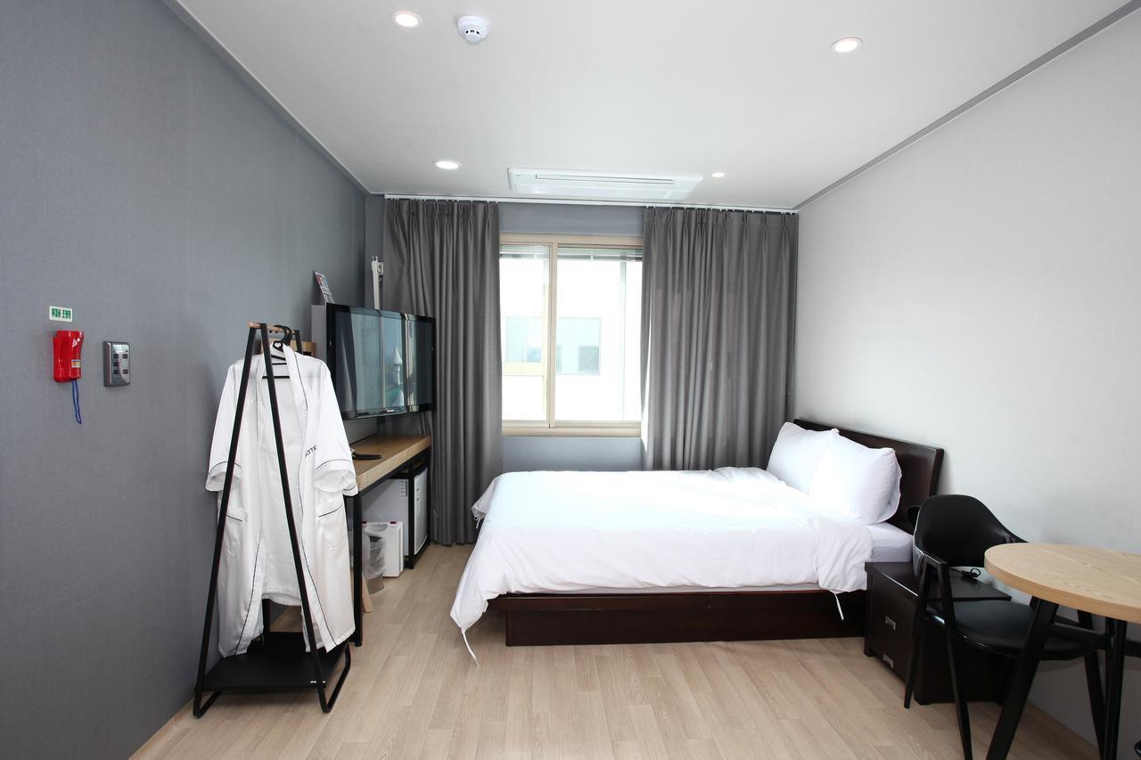 Hotel R Gangneung Ruang foto